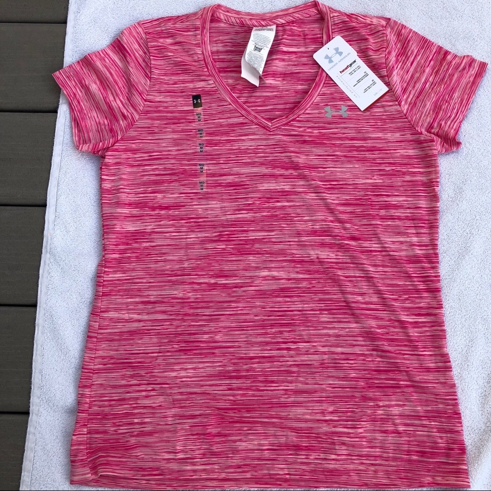 Under Armour V-neck tee M ⭐️HOST PICK⭐️